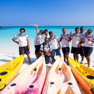 Fiji - Captain Cook Cruises - Crew kayaks beach