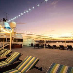 Fiji - Captain Cook Cruises - Reef Endeavour - Sundeck
